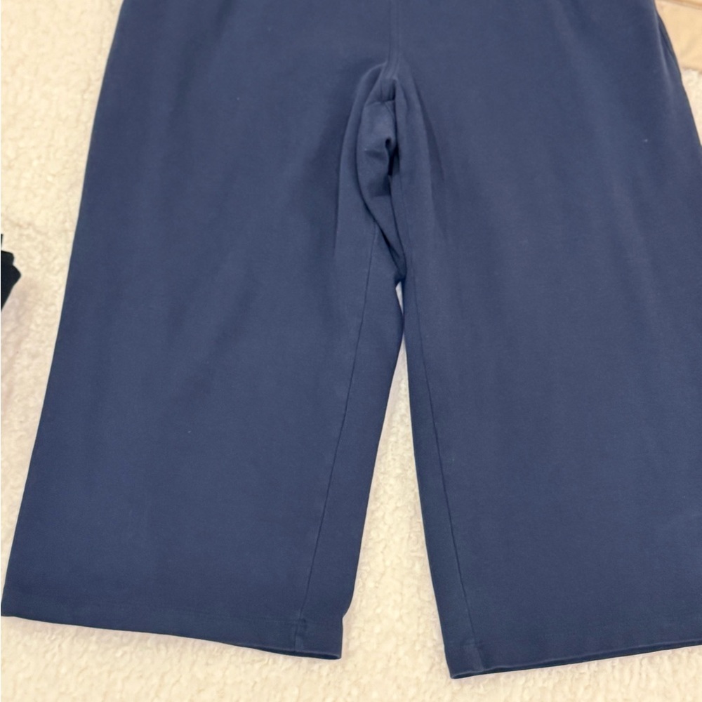 Lands' End Women's Navy Capris